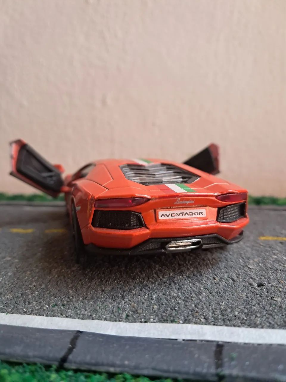 miniatura lamborghini aventador laranja 1/38 - Foto 4