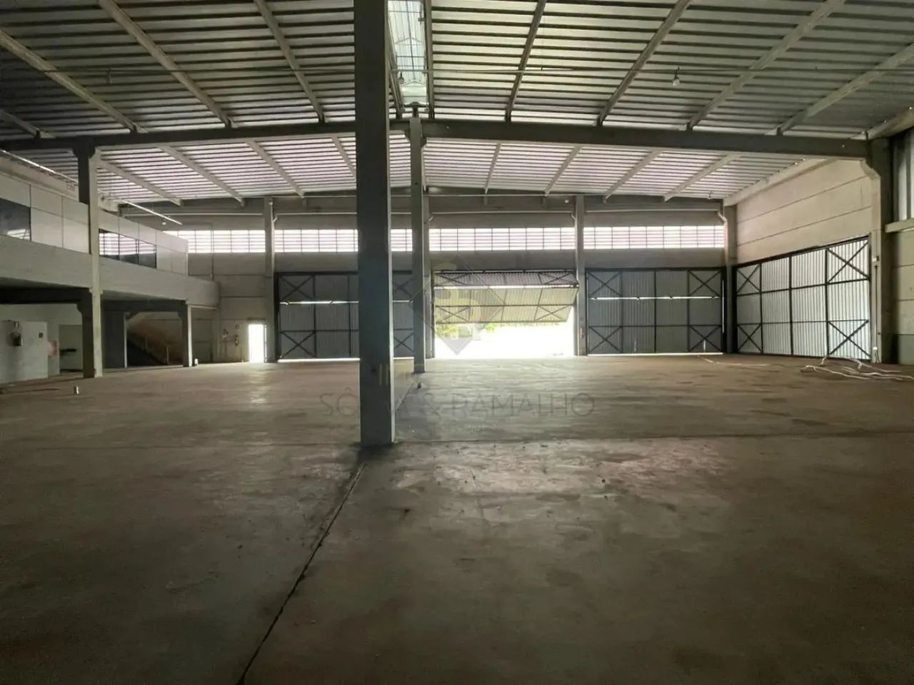 Galpão comercial com mais de 1.800m² de área útil para alugar no bairro Recreio Anhanguera - Foto 4
