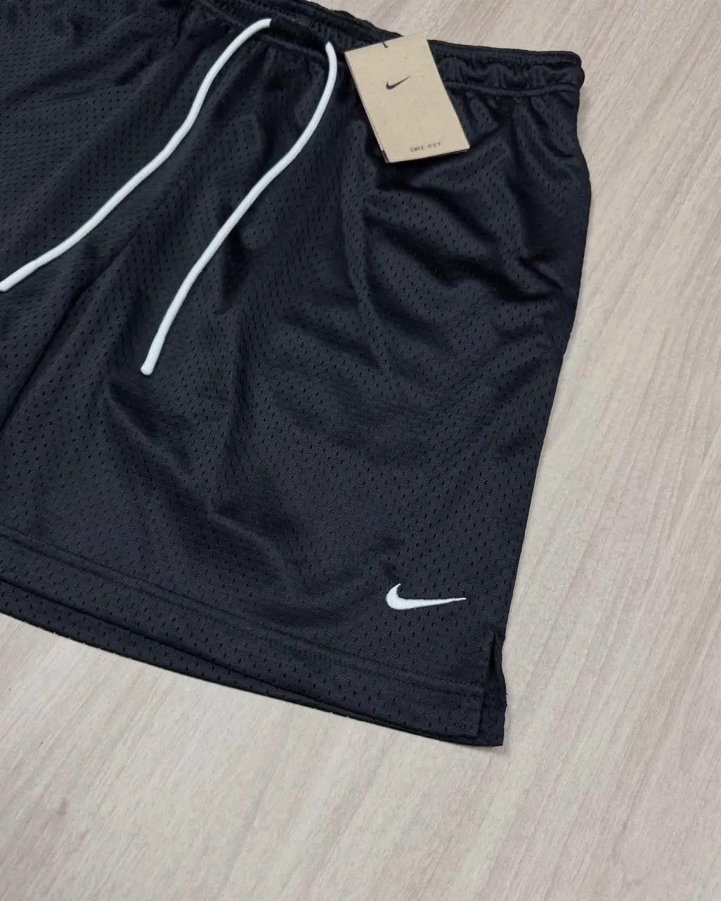 Short Nike Dri-Fit Mini Swoosh Original (Preto) - Foto 2