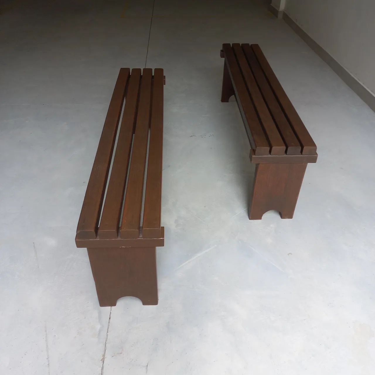 2 bancos + 1 mesa em angelim pedra rústicos  - Foto 4