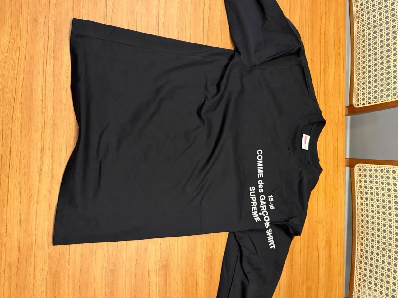camiseta supreme x comme des garçons