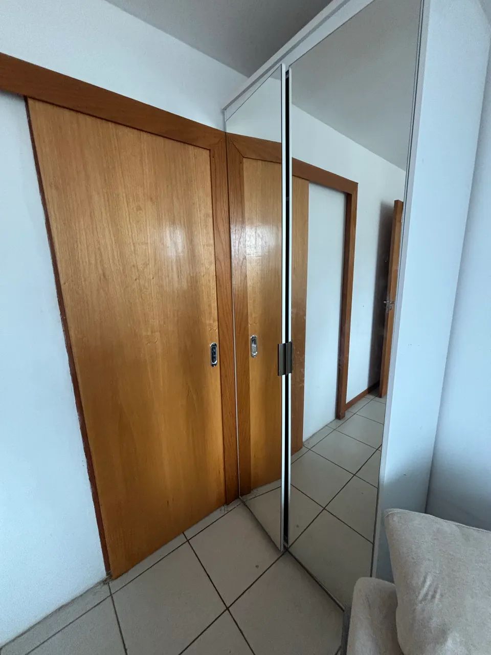 Armário de espelho duas portas