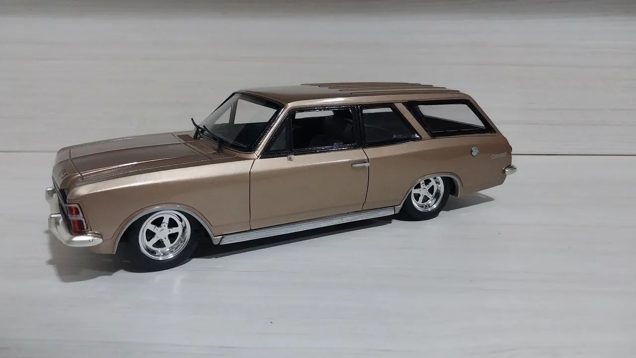 Miniatura Caravan 1/18 (Em 3D)