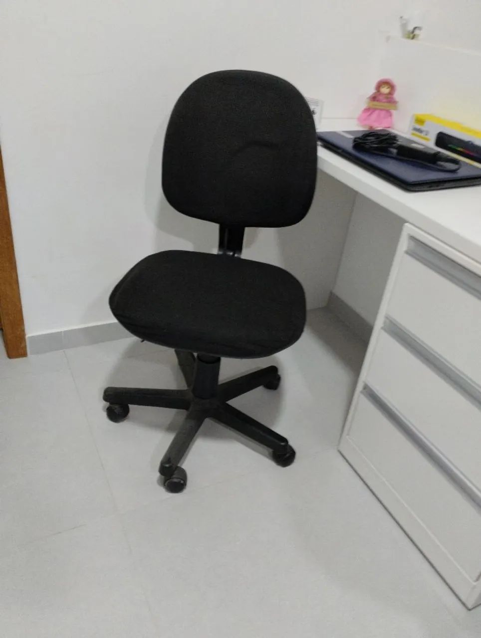  Desapegando 60 reais as duas cadeiras de escritório  - Foto 3