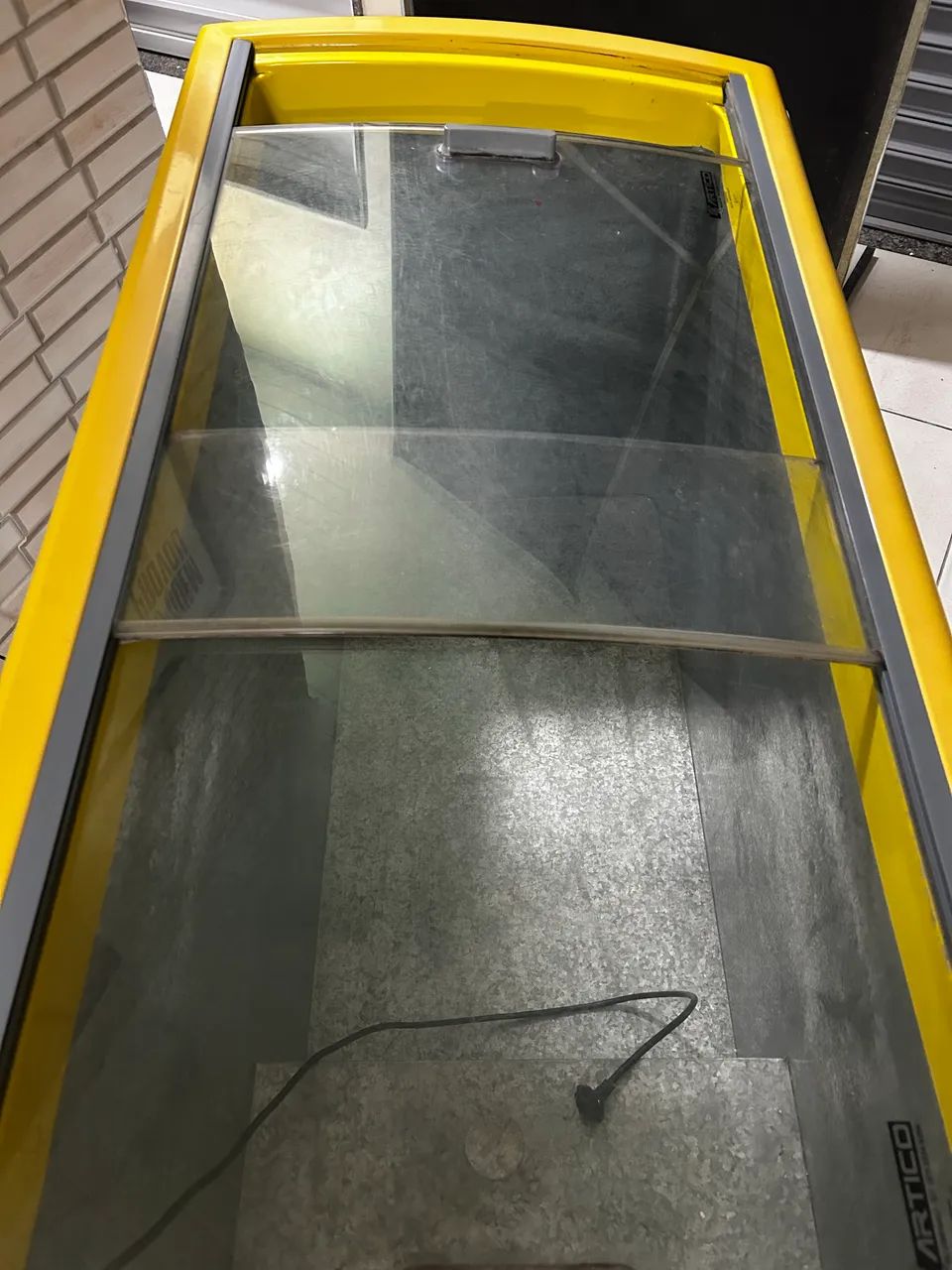 Freezer Tampa de vidro 450 litros.