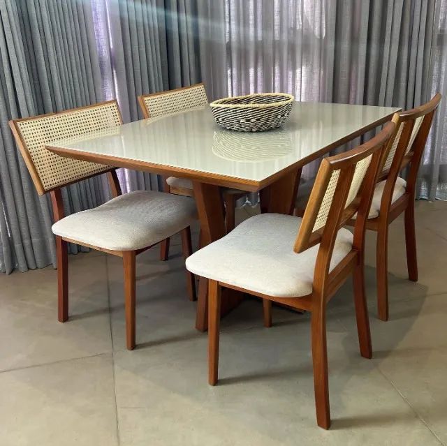 Mesa de jantar 4 cadeiras