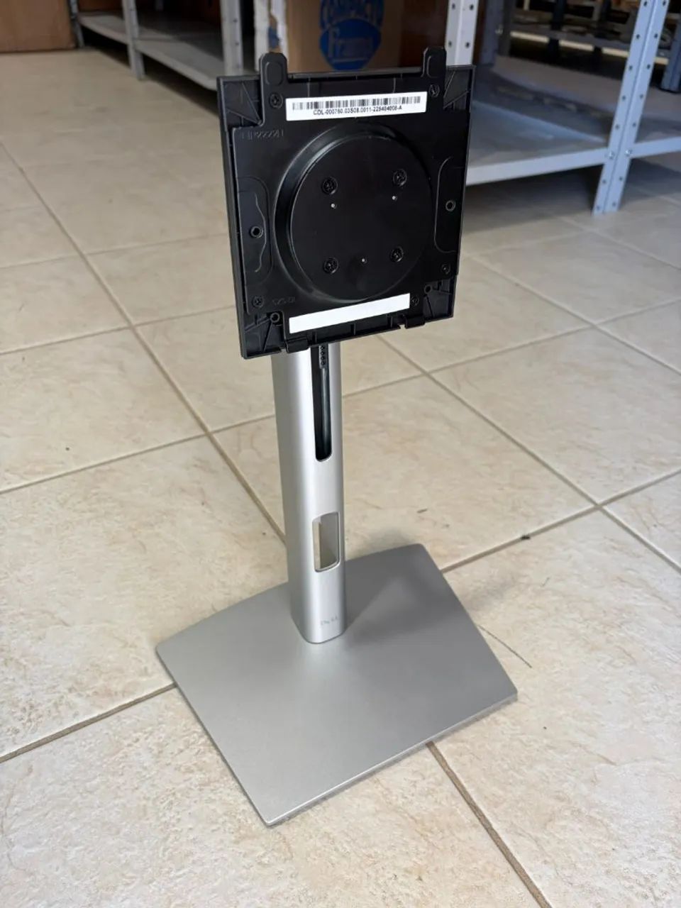 Base original Dell com ajuste de altura e giro,.