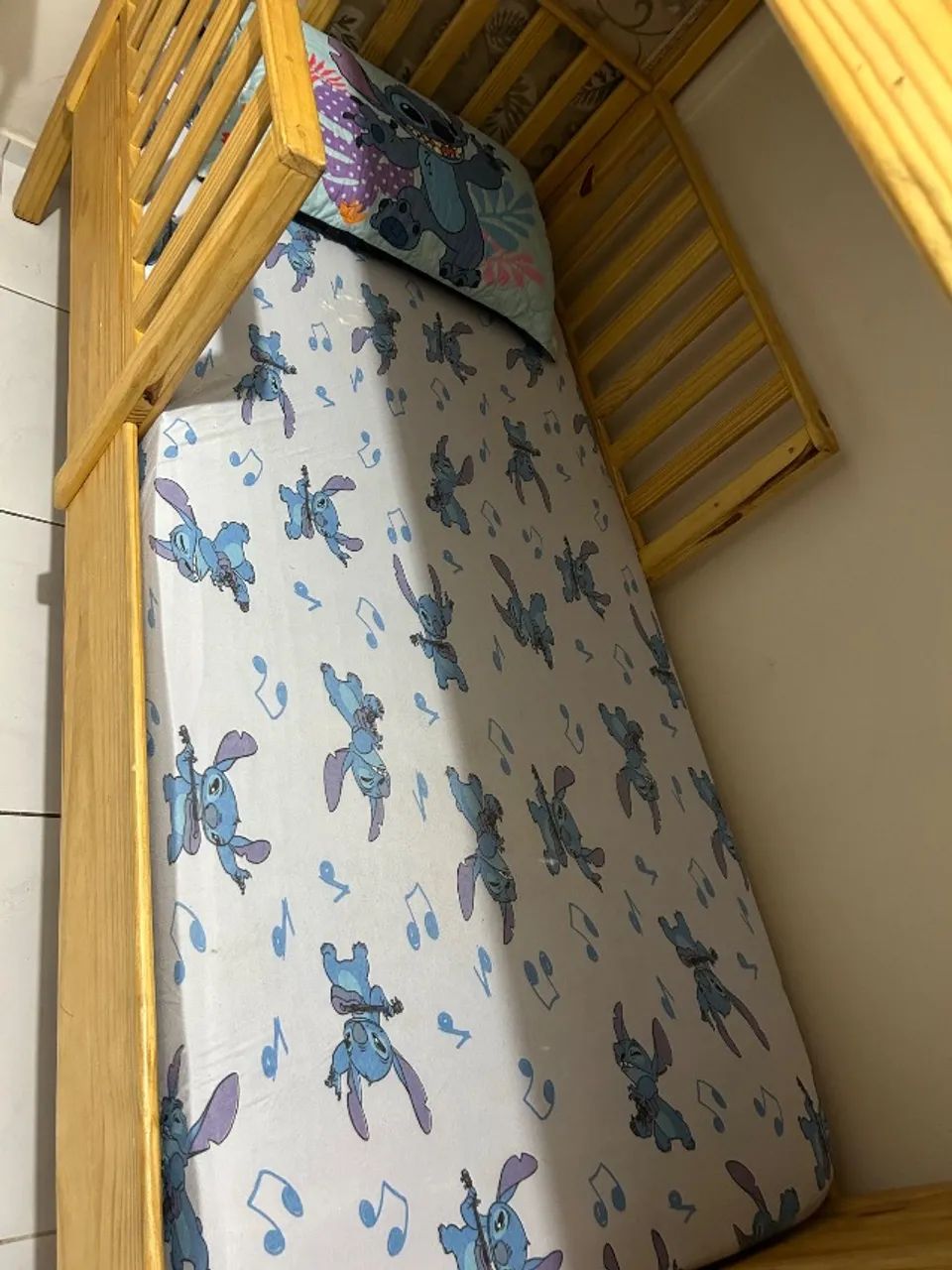 Cama beliche com gavetões em madeira pinos - Foto 3