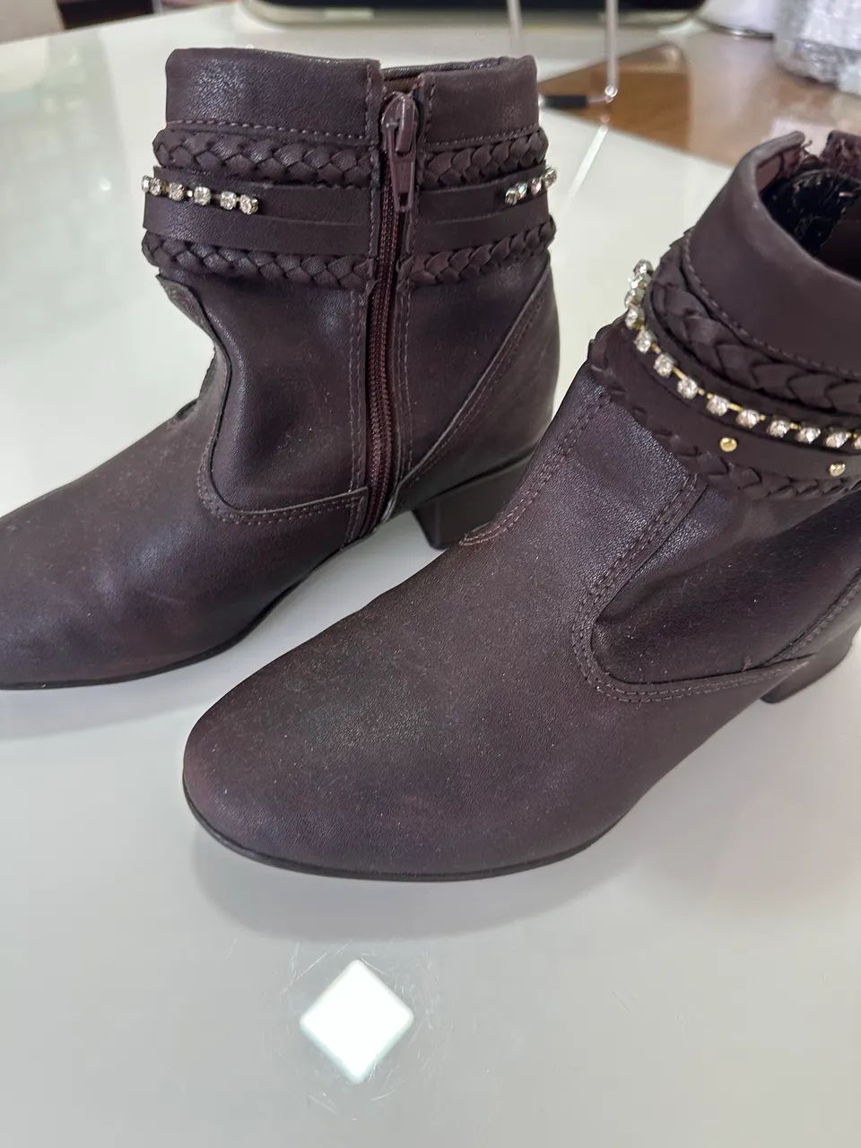 Bota Couro Marrom com strass 34  - Foto 5