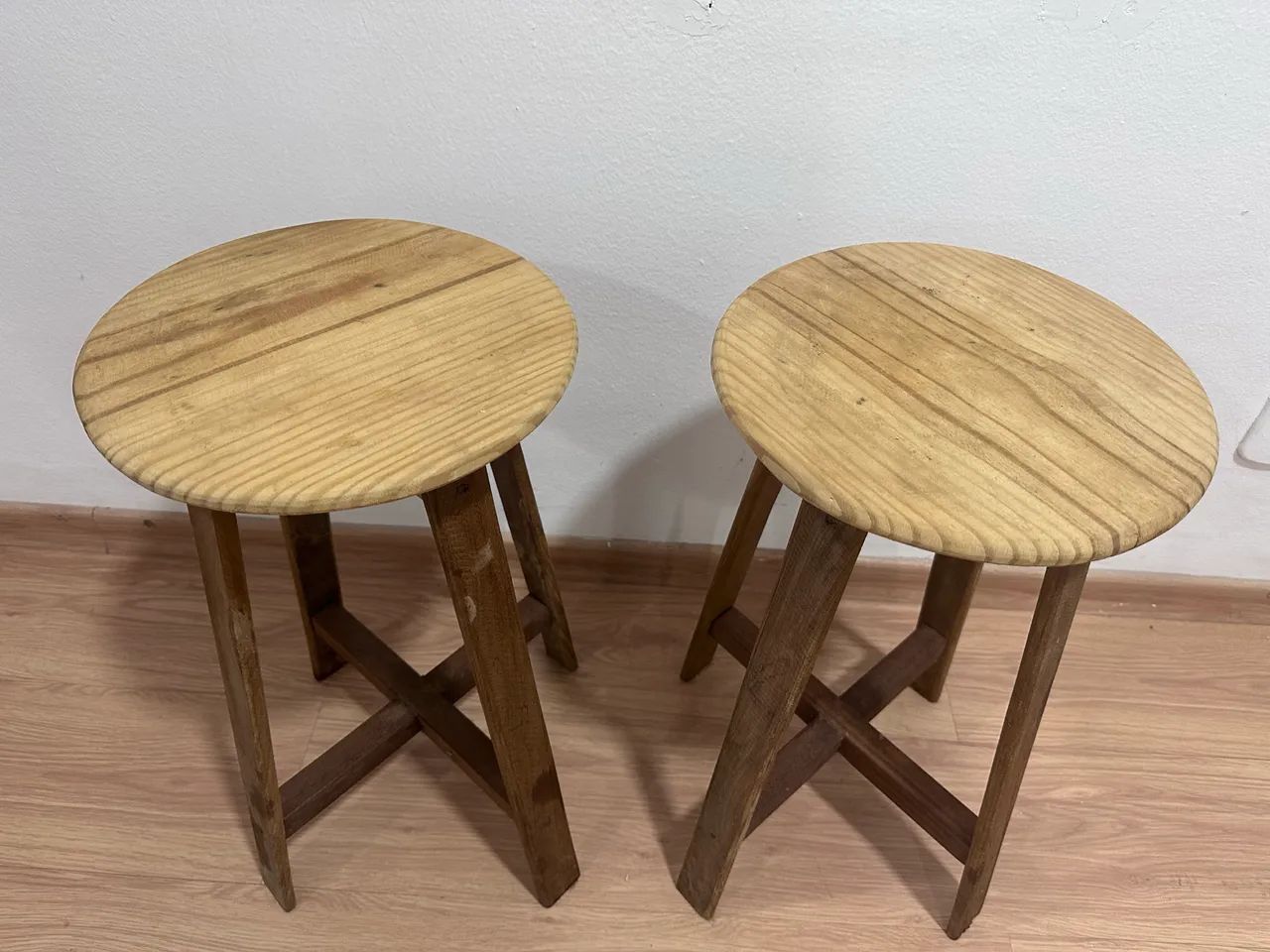 Banquetas em madeira - Foto 2