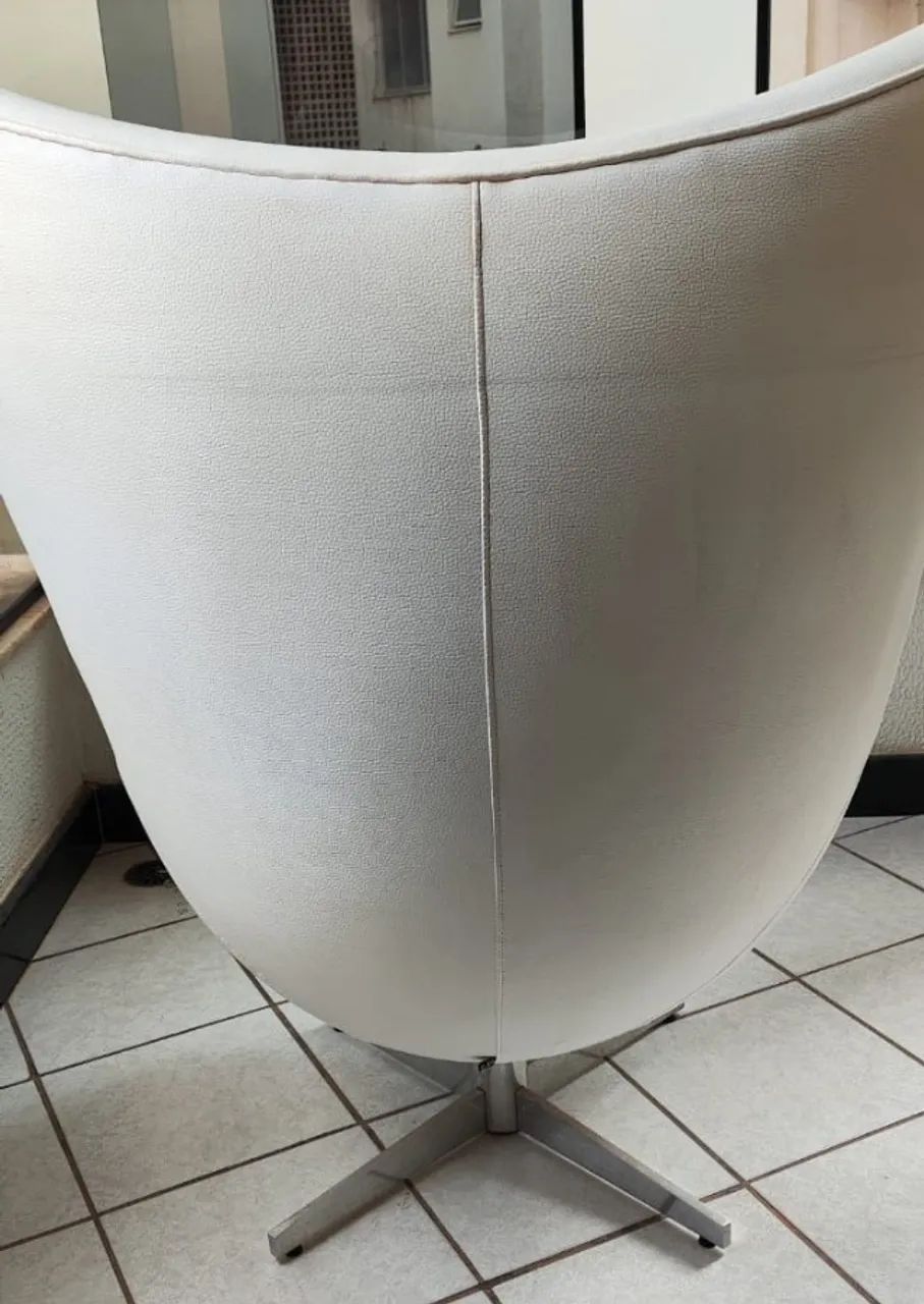 Poltrona Egg Giratória Branca - Design Clássico (Oportunidade) - Foto 3