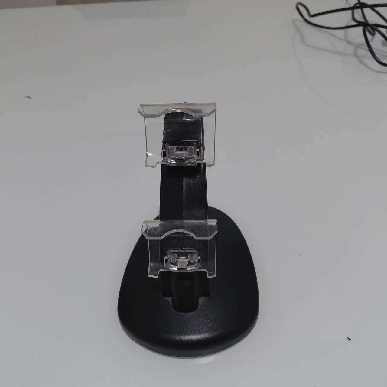 Vendo PS4 slim com dois controles, câmera e base de carregamento  - Foto 4