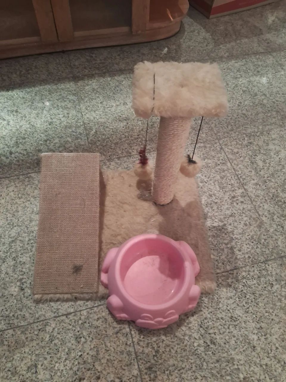 Brinquedo para gato + vasilha rosa
