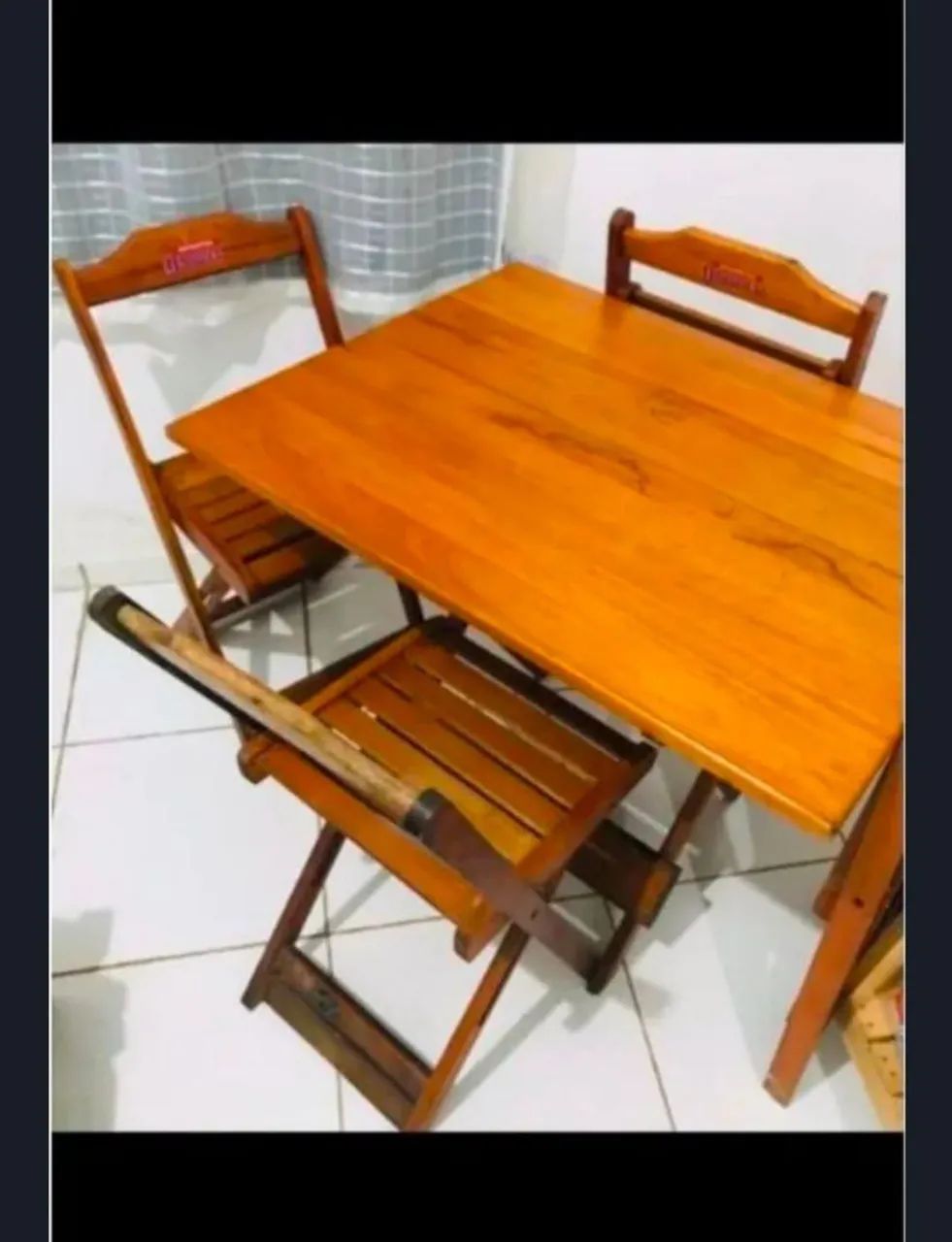 Mesa e cadeiras madeira 400 reais  - Foto 3