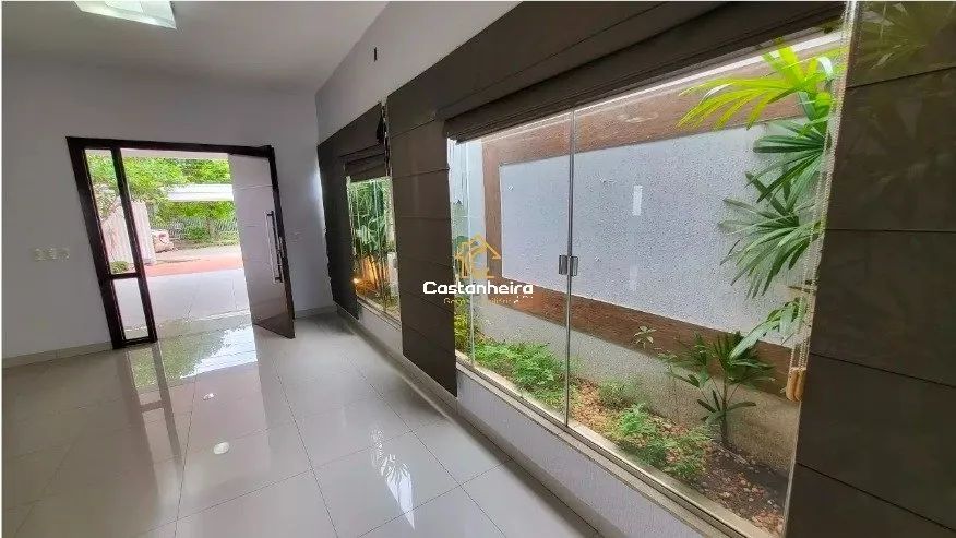 Casa Semi-Mobiliada com Edícula - 04 Quartos sendo 03 Suítes Plenas Amplas - Plano Diretor - Foto 3