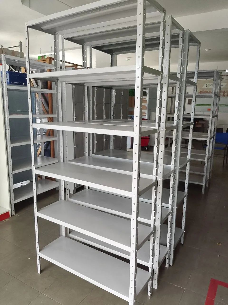 Roupeiros e Armários em Aço - Pronta Entrega  - Foto 3
