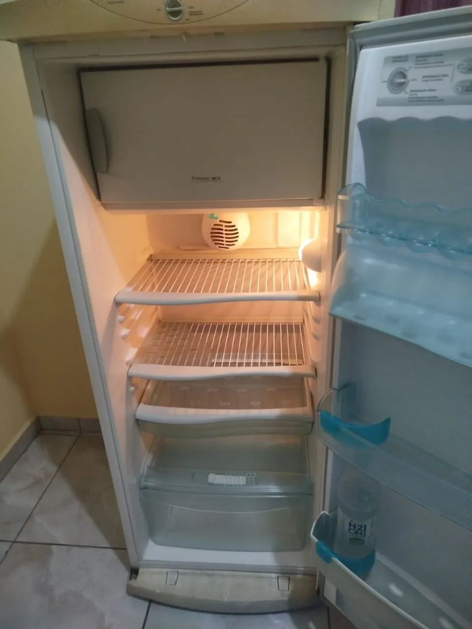 Brastemp 310 inside freezer  - Foto 4