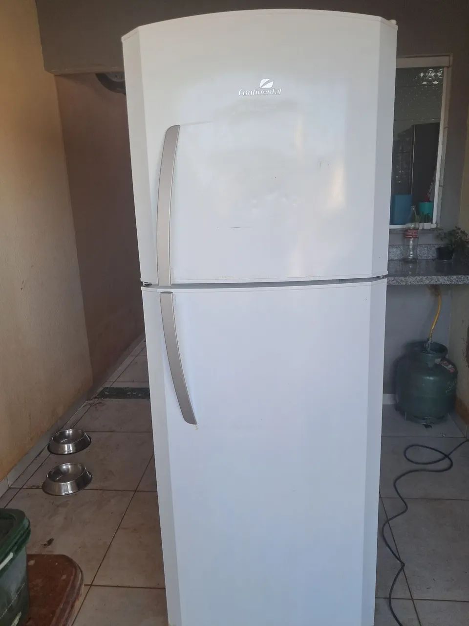 Vende-se geladeira com defeito simples 