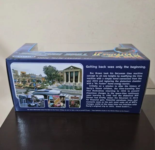Delorean Time Machine - De Volta para o Futuro 2 - Welly 1/24 - Foto 2