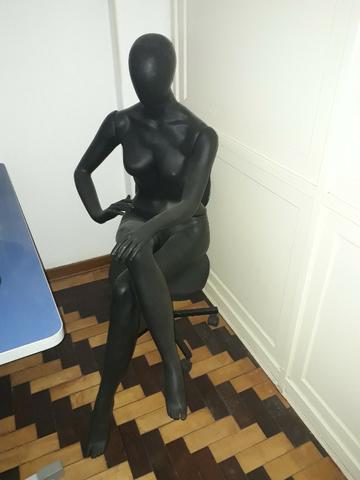 3 manequins acrilicos (preto fosco) - Foto 2