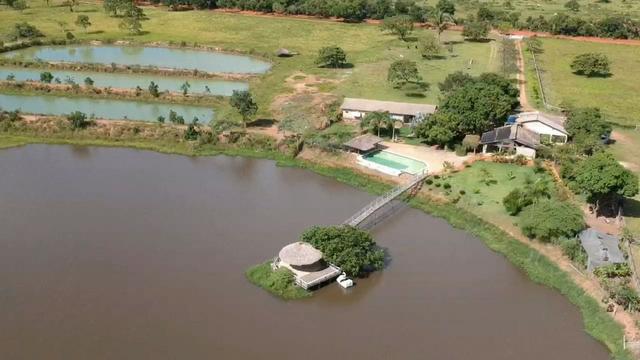 Fazenda em Livramento há 44 km Cuiabá com piscina, muito pasto, represas e lago