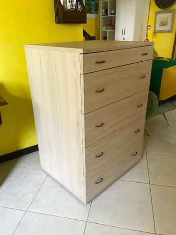 Comoda com 5 gavetas de mdf