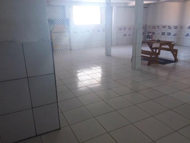 Depósito com escritório, cozinha, garagem e banheiro - Foto 3