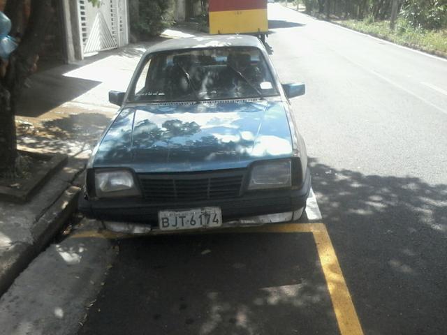 Vendo carro monza urgente só pra roda atrazado