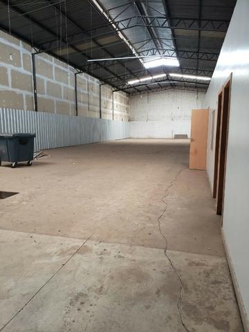 Alugo Galpão com área total de 1.200,00 m2, St. Vila Rosa na Av. Rio Verde - Foto 16