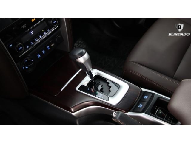 TOYOTA HILUX SW4 2.8 SRX 4X4 7 LUGARES 2017 - Foto 5