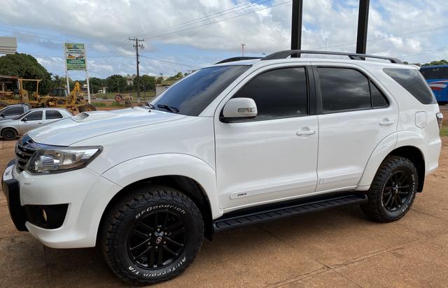 Vendo sw4 ano 2013/2013 carro impecável