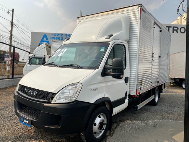 IVECO DAILY 70C17 ANO E MOD 2013 COM APENAS 160 MIL KM ORIGINAIS
