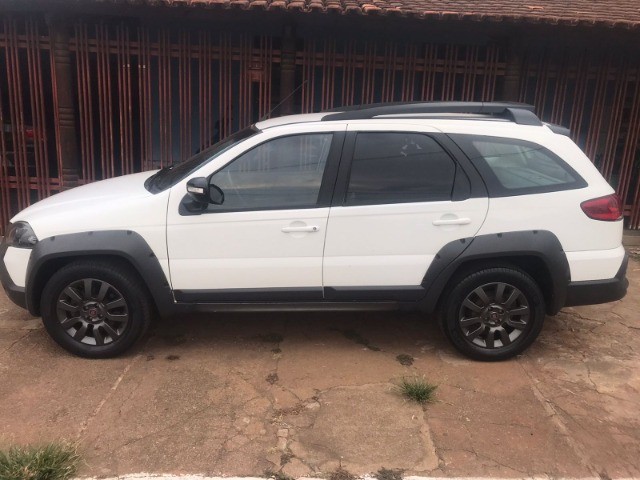 VENDE-SE FIAT PALIO ADVENTURE LOCKER 2019