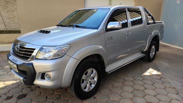 HILUX SRV 4X4 AUTOMÁTICA SUPER NOVA BAIXO KM