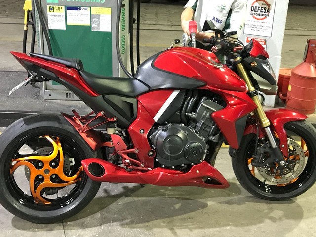 VENDO CB 1000R COM 28000 KM