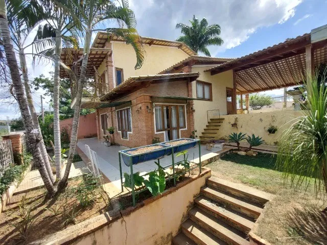 Linda casa duplex 03 quartos, com quintal e garagem para 03 carros - Residencial Riviera