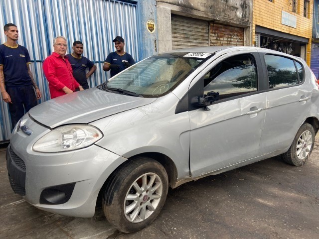 Sucata Fiat/ Palio Attractiv 1.0 2013/2013 para venda de peças  - Foto 4
