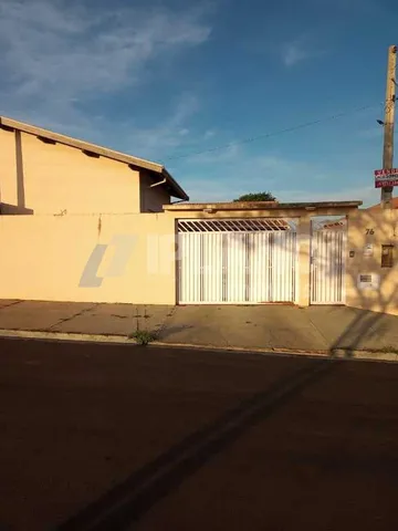 Venda de Casas / Padrão na cidade de Torrinha
