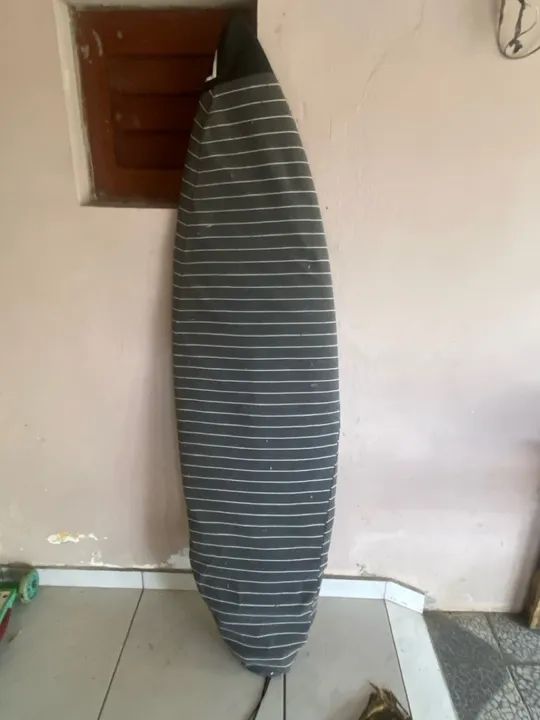 Prancha de surf 5?10 profissional , troco em microondas de boa qualidade - Foto 5