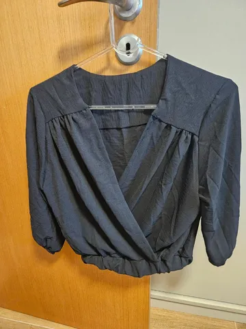Blusa Nova ( nunca usada) tamanho P transpassada cor Preta