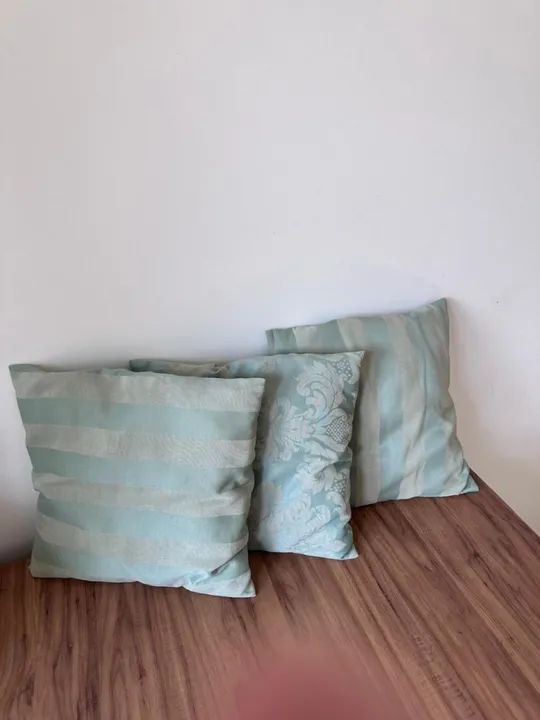 3 almofadas acetinadas