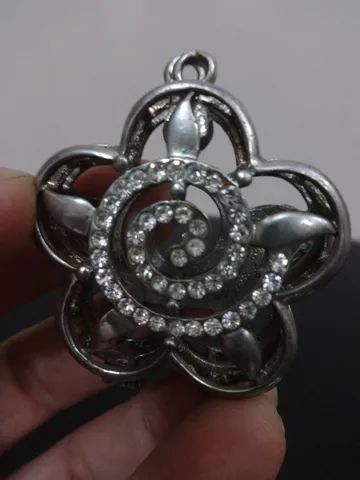 Medalhao porta objetos Anos 80