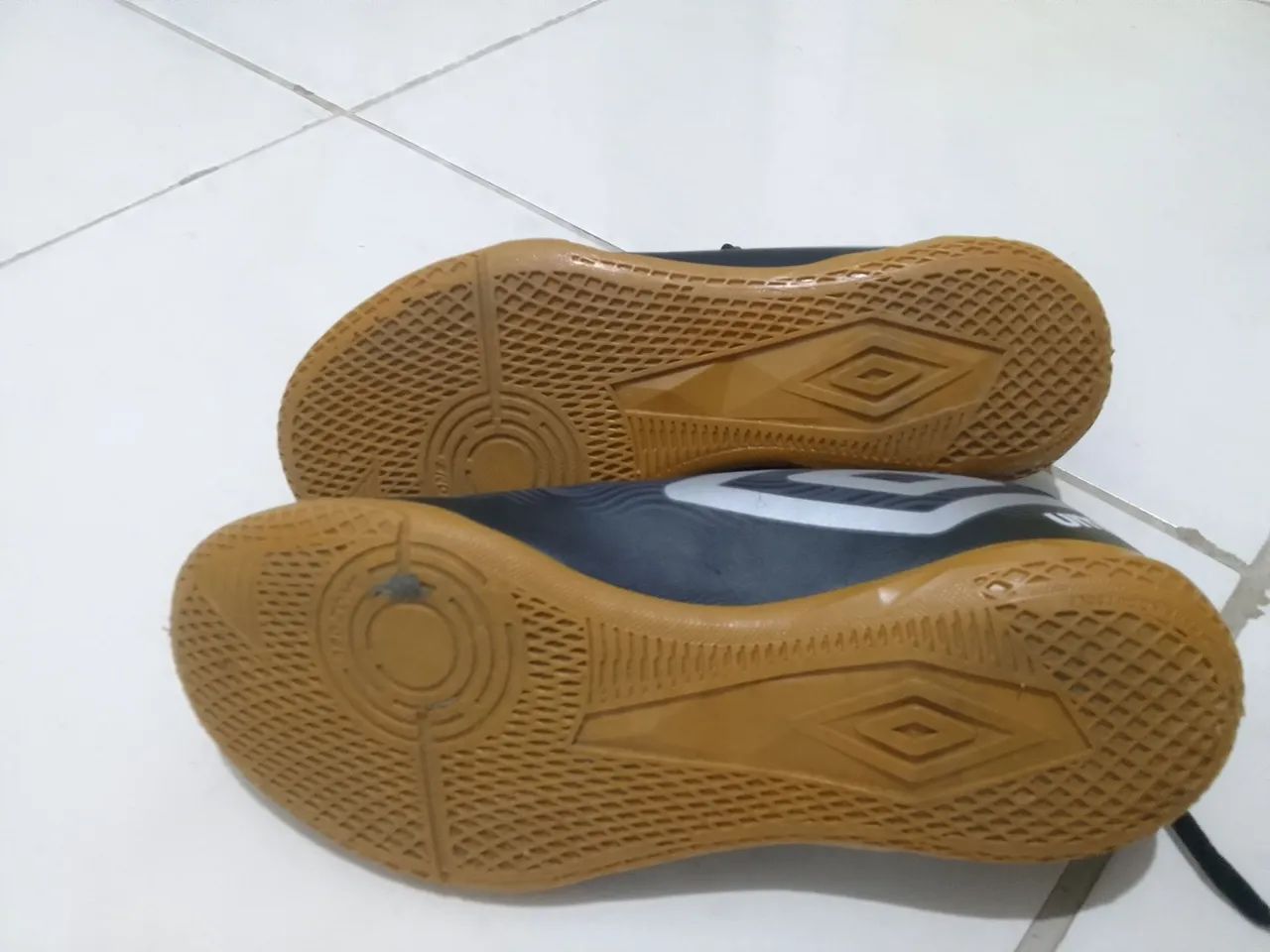 Chuteira society semi nova  - Foto 3