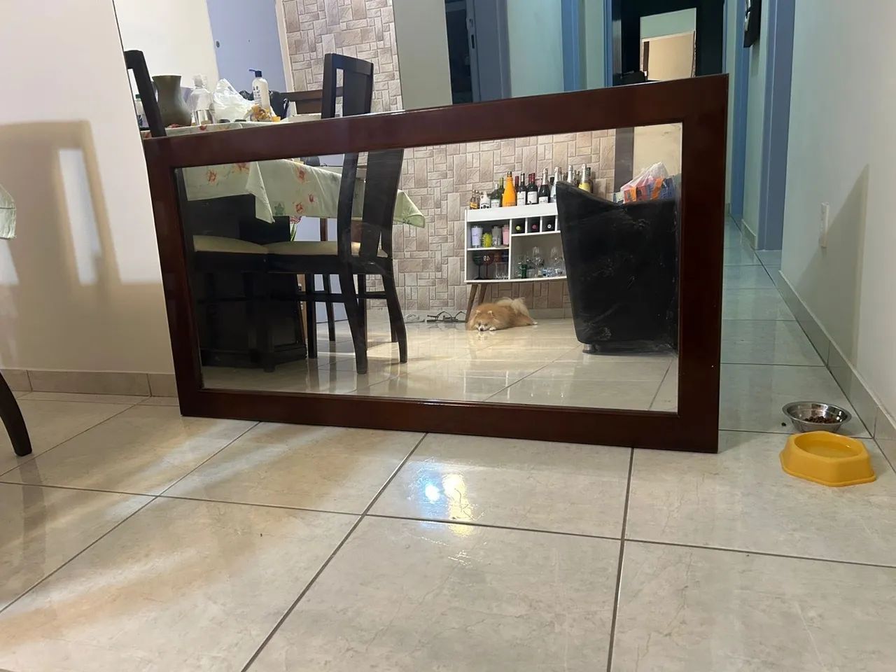 Espelho de parede com moldura em madeira - Foto 2