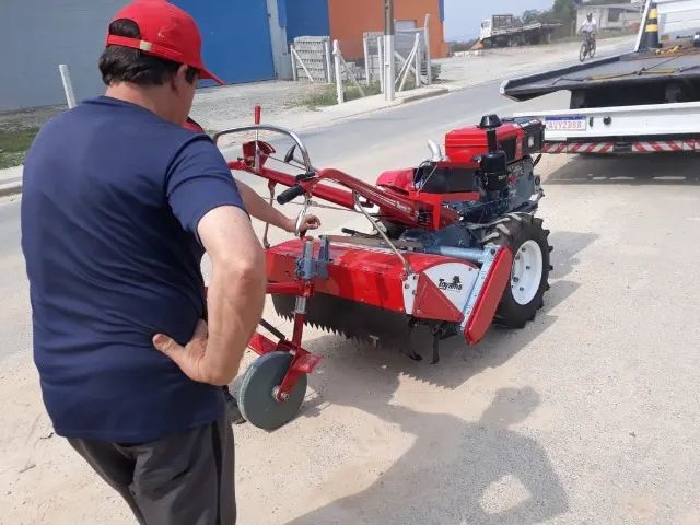 Microtrator Toyama 16,5HP Diesel com Enxada Rotativa e Partida Elétrica ...