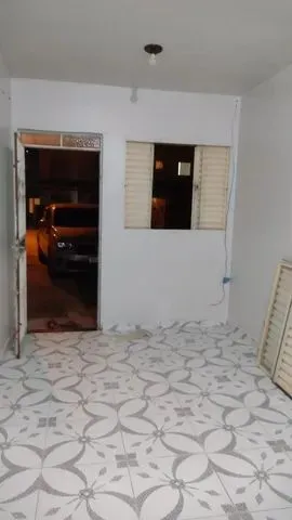 Casa simples a venda no Itapuã