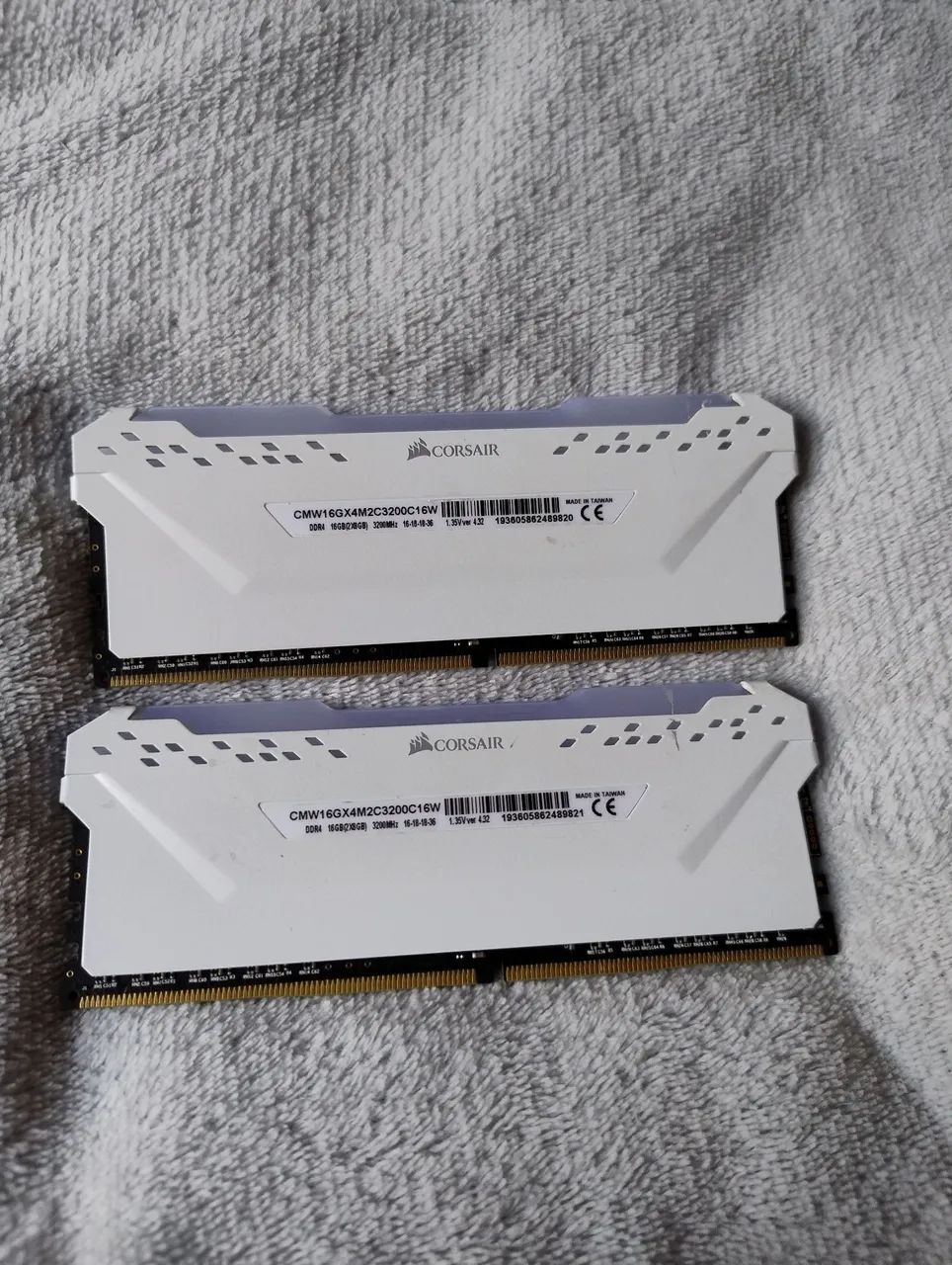 Memória RAM Corsair Vengeance 16GB ARGB 3200MHZ