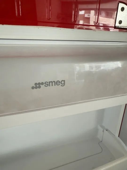 Frigobar original SMEG vermelho com freezer- 220V - Foto 5
