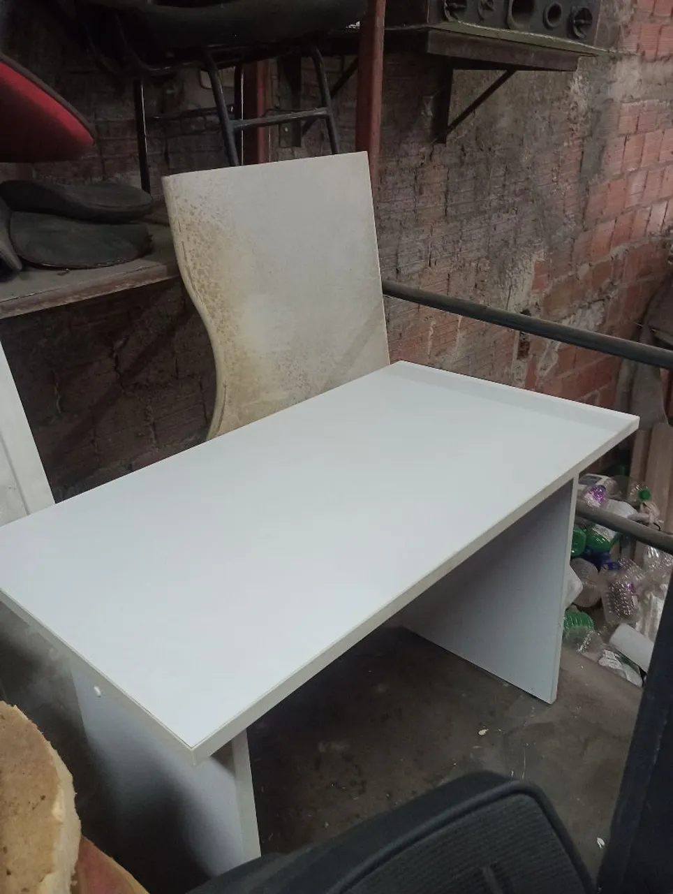 Mesa de Escritório Branca - Design Simples e Funcional