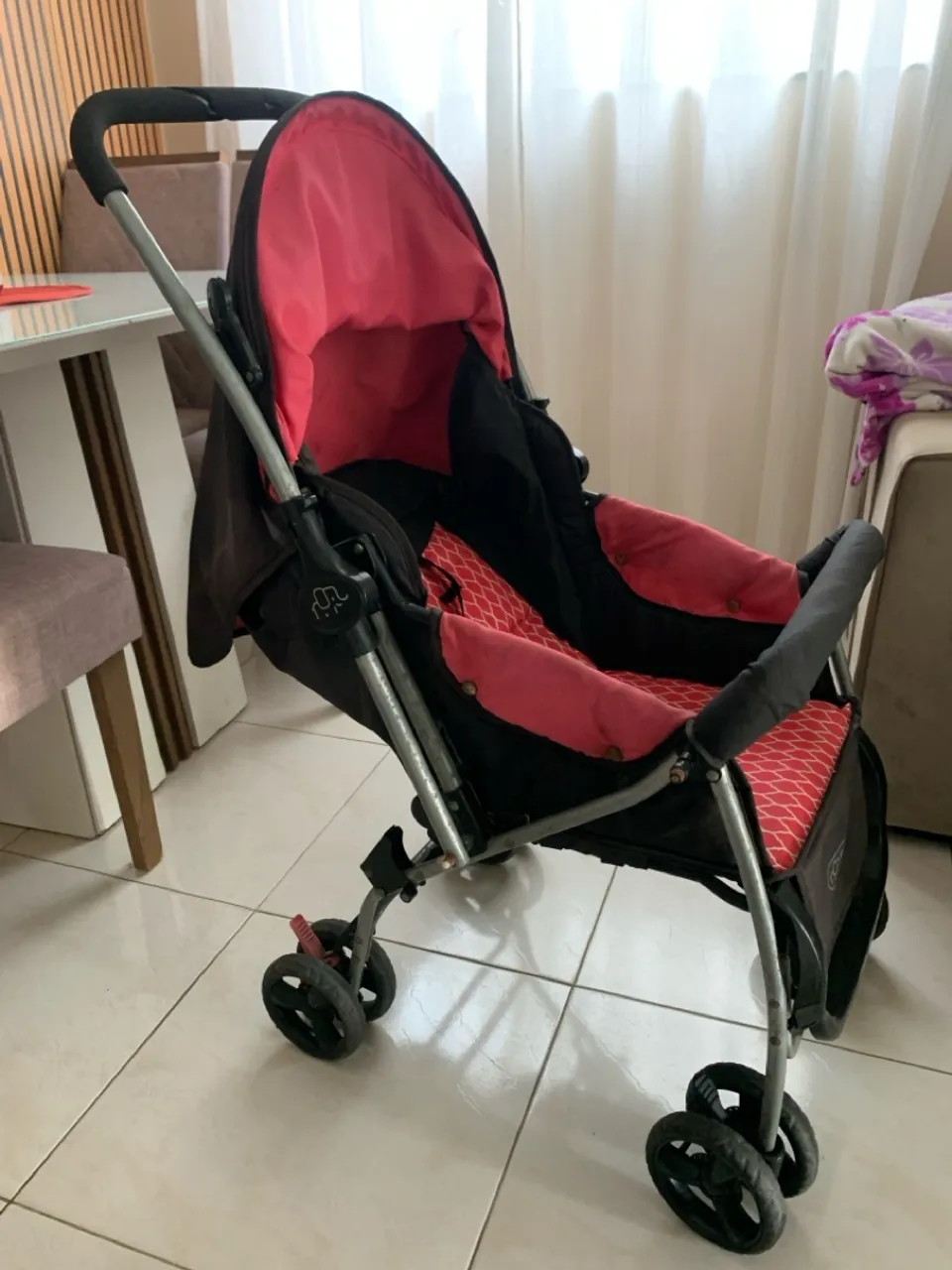 Carrinho de Bebê - Rosa e Preto